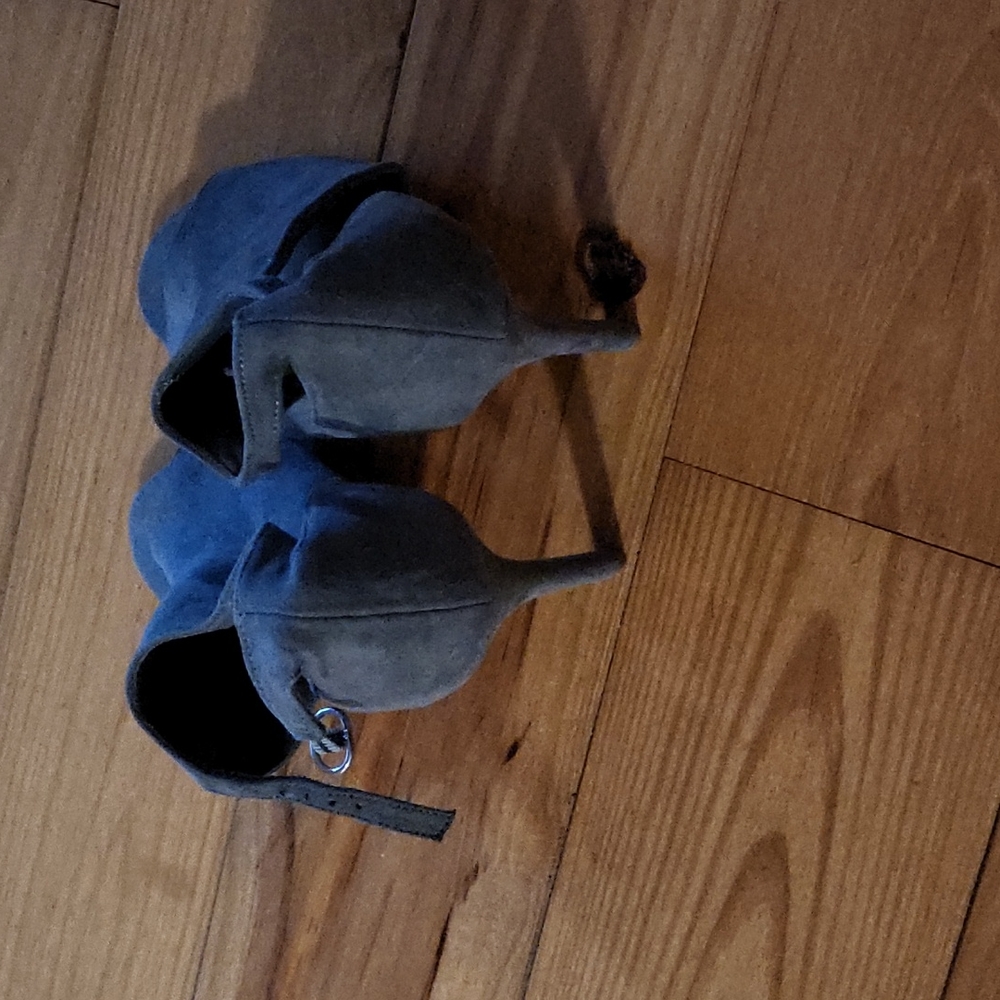 Heels - Picture 3 of 5